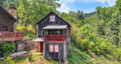 Cozy Luray Cabin w/ Views: Near Hiking Trails!