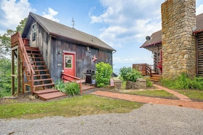 Apartment (0 Bedroom) | Interior - Cozy Luray Cabin w/ Views: Near Hiking Trails! (Luray)