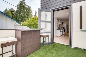 Interior - Lakefront Lynnwood Home w/ Balconies & Shared Dock (Lynnwood)