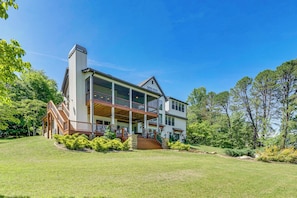 House (5 Bedrooms) | Interior - Lakefront Hiawassee Gem: Boat Dock w/ Rooftop Deck (Hiawassee)