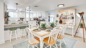 Interior - Family Home w/ Hot Tub: 1/2 Mi to Lake Milton (Lake Milton)