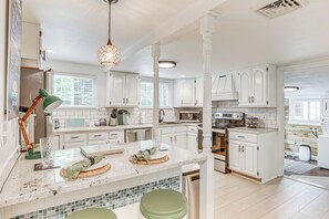 Interior - Family Home w/ Hot Tub: 1/2 Mi to Lake Milton (Lake Milton)