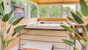 Property grounds - Family Home w/ Hot Tub: 1/2 Mi to Lake Milton (Lake Milton)
