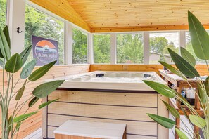 Property grounds - Family Home w/ Hot Tub: 1/2 Mi to Lake Milton (Lake Milton)