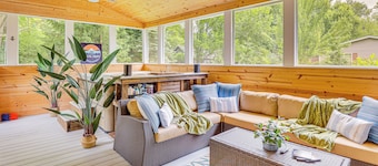 Family Home w/ Hot Tub: 1/2 Mi to Lake Milton