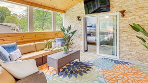 Interior - Family Home w/ Hot Tub: 1/2 Mi to Lake Milton (Lake Milton)