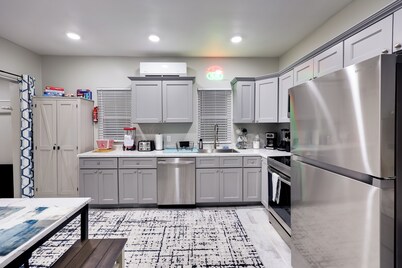 Hot Springs Home w/ Yard, Walk to Bathhouse Row!