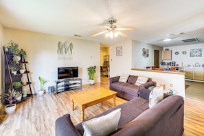 House (3 Bedrooms) | Front of property - Spacious San Antonio Home: Close to Military Bases (San Antonio)