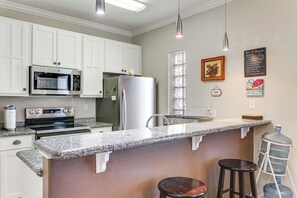 Apartment (2 Bedrooms) | Interior - South Padre Island: Pool Access, 1 Block to Beach! (South Padre Island)