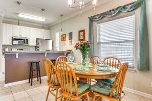 Apartment (2 Bedrooms) | Interior - South Padre Island: Pool Access, 1 Block to Beach! (South Padre Island)