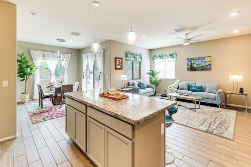 Quiet Casa Grande House Next to Villago Park!