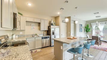 House (2 Bedrooms) | Interior