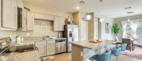 House (2 Bedrooms) | Interior