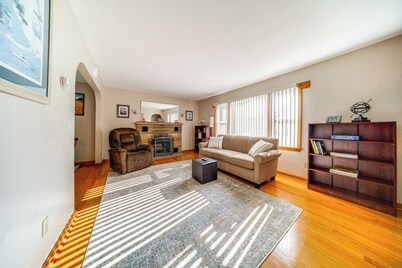 < 1 Mi to Lake Erie: Ashtabula Hideaway!