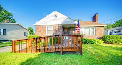 < 1 Mi to Lake Erie: Ashtabula Hideaway!