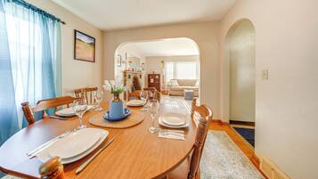 House (2 Bedrooms) | Interior