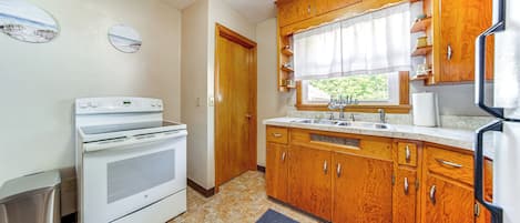 House (2 Bedrooms) | Interior