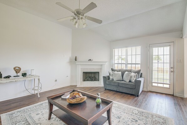 House (3 Bedrooms) | Interior - Large Backyard: Peaceful Home in Southaven! (Southaven)