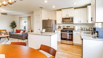 House (2 Bedrooms) | Interior