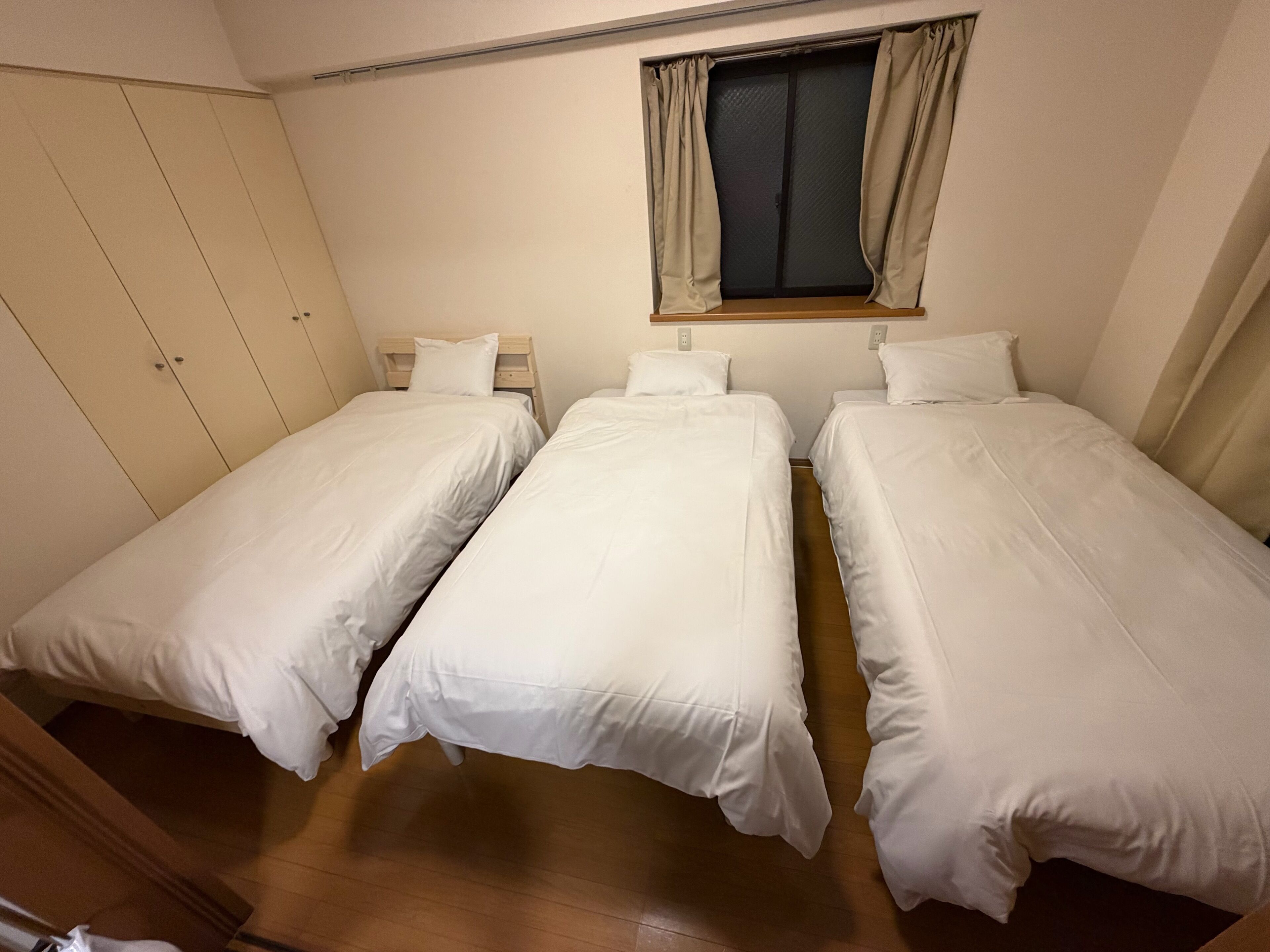 คอมฟอร์ทอพาร์ทเมนท์ | โต๊ะทำงาน, ผ้าม่านกันแสง, Wi-Fi ฟรี, ผ้าปูที่นอน