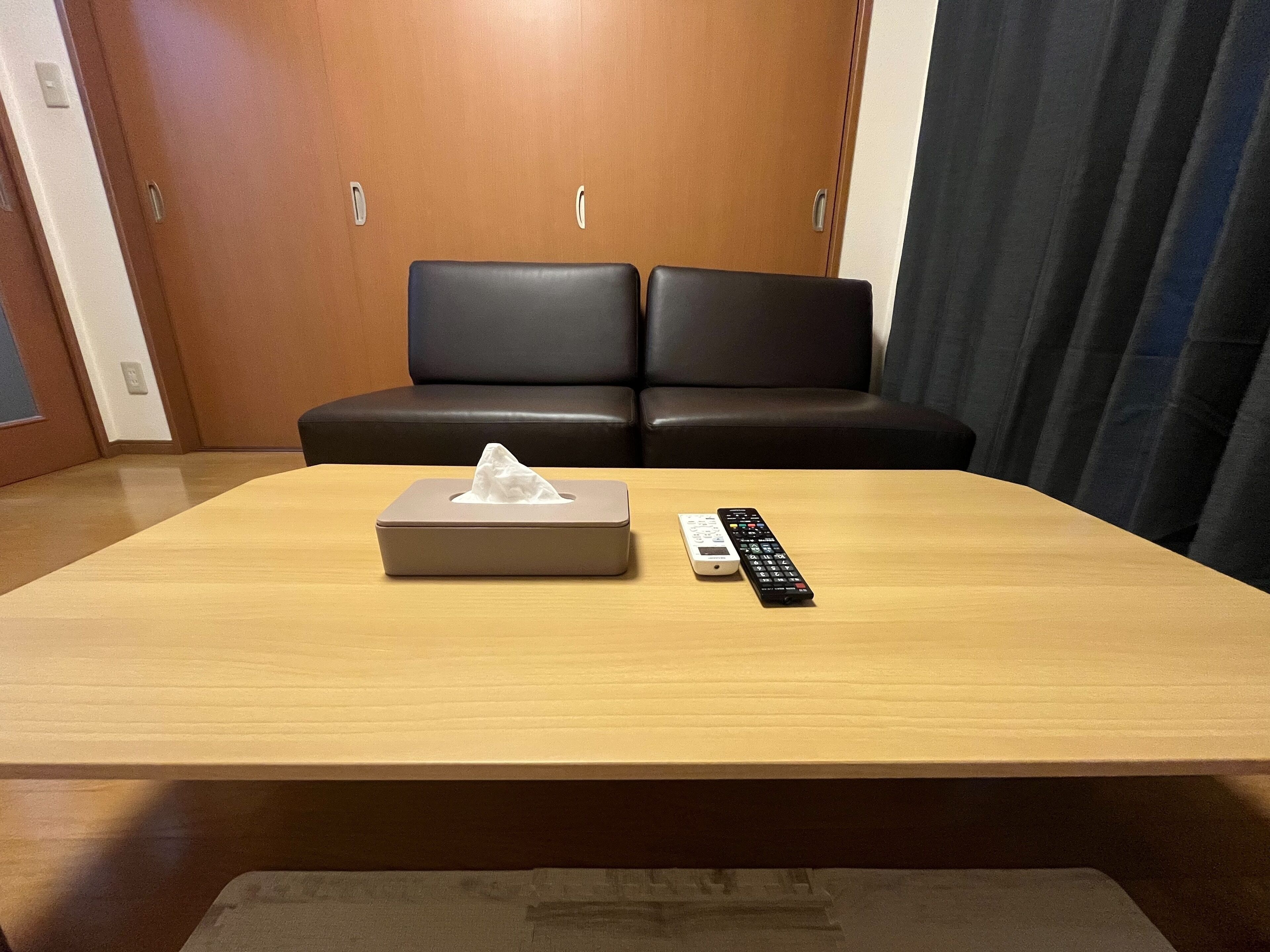 อีโคโนมีอพาร์ทเมนท์ | โต๊ะทำงาน, ผ้าม่านกันแสง, Wi-Fi ฟรี, ผ้าปูที่นอน