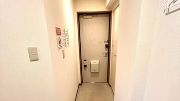 Apartamento superior, 1 quarto, para não fumantes, cozinha (for 6 people) | 1 quarto, escrivaninha, cortinas blackout, Wi-Fi de cortesia