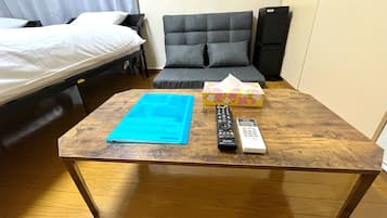 ベーシック トリプルルーム 1 ベッドルーム 禁煙 | 客室内のダイニングエリア