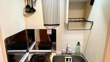 Apartment for 4 people, Non Smoking | Private kitchenette | Fridge, microwave, stovetop, cookware/dishes/utensils