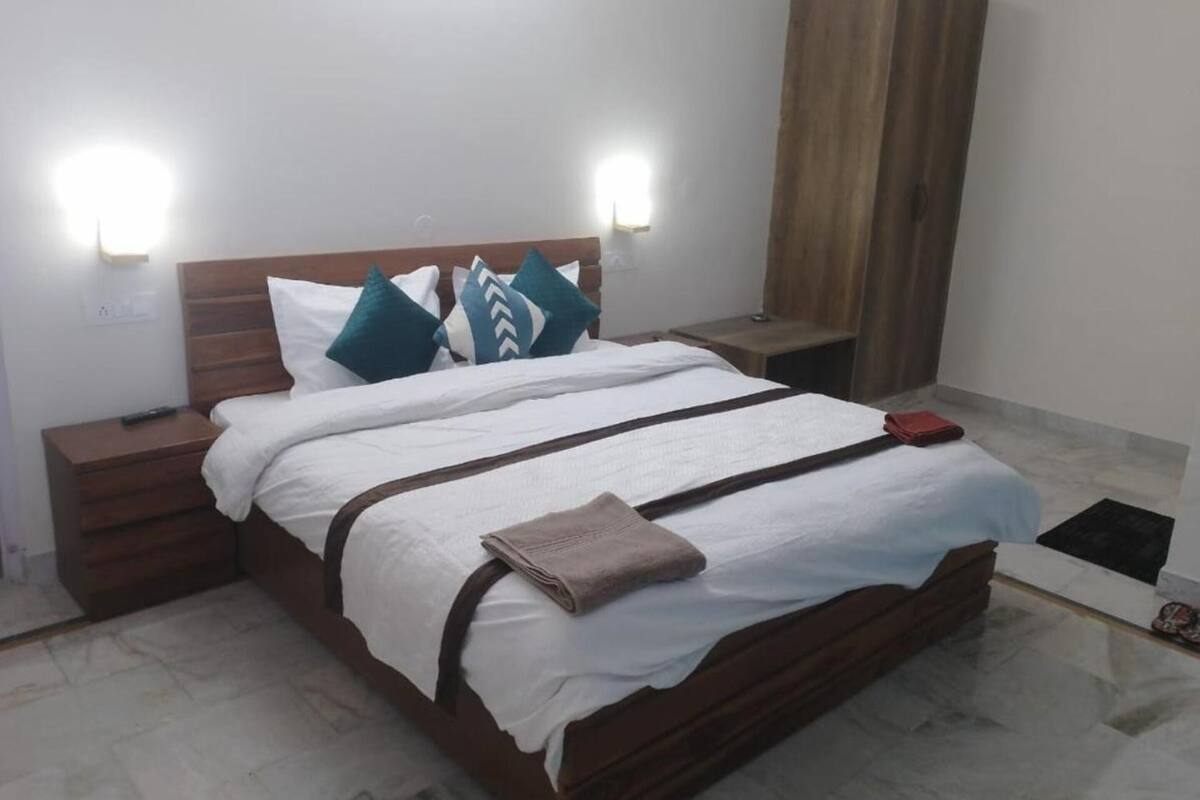 Deluxe Double Room, City View | Free WiFi, bed sheets