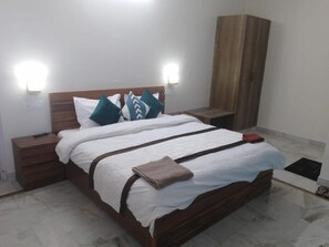 Habitación Deluxe doble, vistas a la ciudad | Wifi gratis y ropa de cama