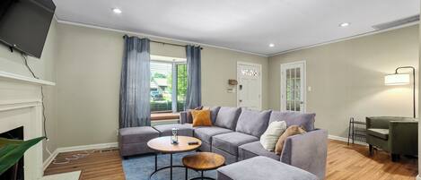 تلفزيون ذكي، مشغل دي في دي، كُتُب، مكتب