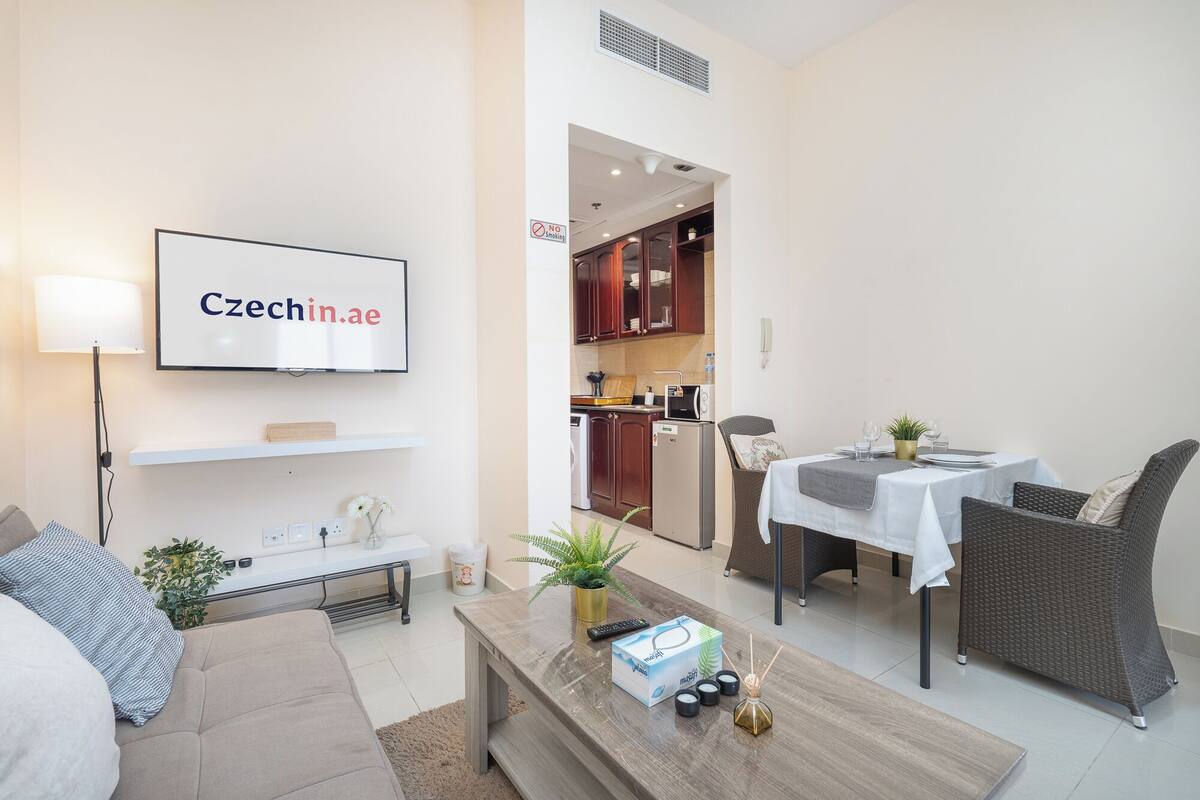 Classic Studio, Balcony, City View | Living area