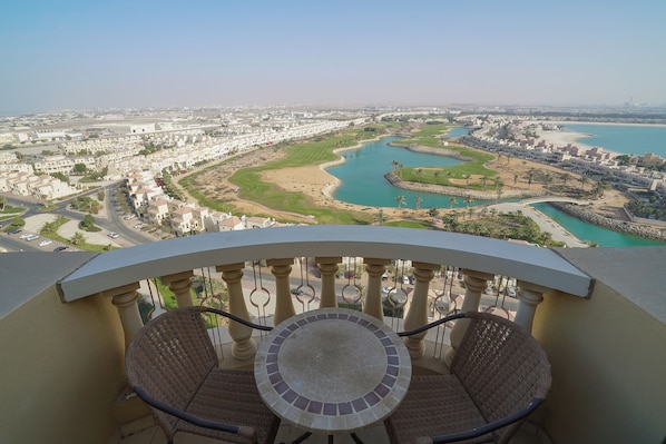 Studio Confort, balcon, vue sur la ville | Balcon