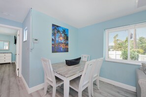 Dining - Short, Easy Walk to Beach-Mermaid Tales #2, #3, #4 (Fort Myers Beach)