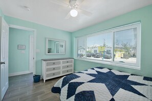 3 bedrooms, internet, bed sheets - Short, Easy Walk to Beach-Mermaid Tales #1, #5, #6 (Fort Myers Beach)