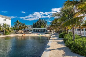 Exterior - Flipper's Lagoon: 4  BR, 3  BA House in Marathon, Sleeps 10 (Marathon)