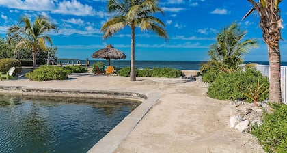 Flipper's Lagoon: 4 BR, 3 BA in Marathon, Sleeps 10