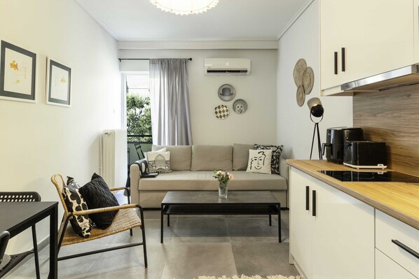 1 bedroom, in-room safe, blackout curtains, iron/ironing board - Phaedrus Living Modern Cityscape Flat (Athens)