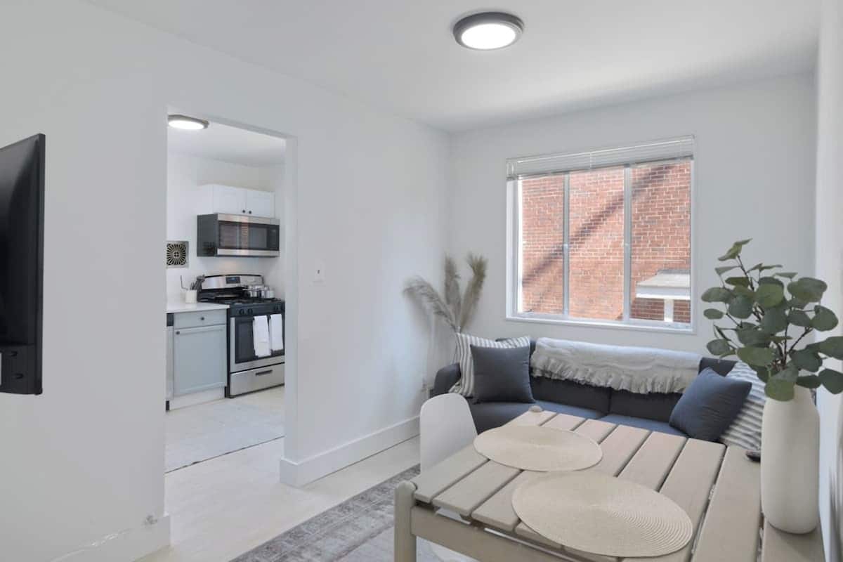 Signature Condo, 3 Bedrooms | Living room