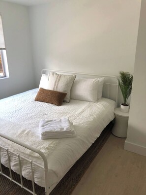 Exclusive Condo, 3 Bedrooms | 3 bedrooms, individually decorated, individually furnished, desk - 4206 Washington Blvd Condos (Arlington)