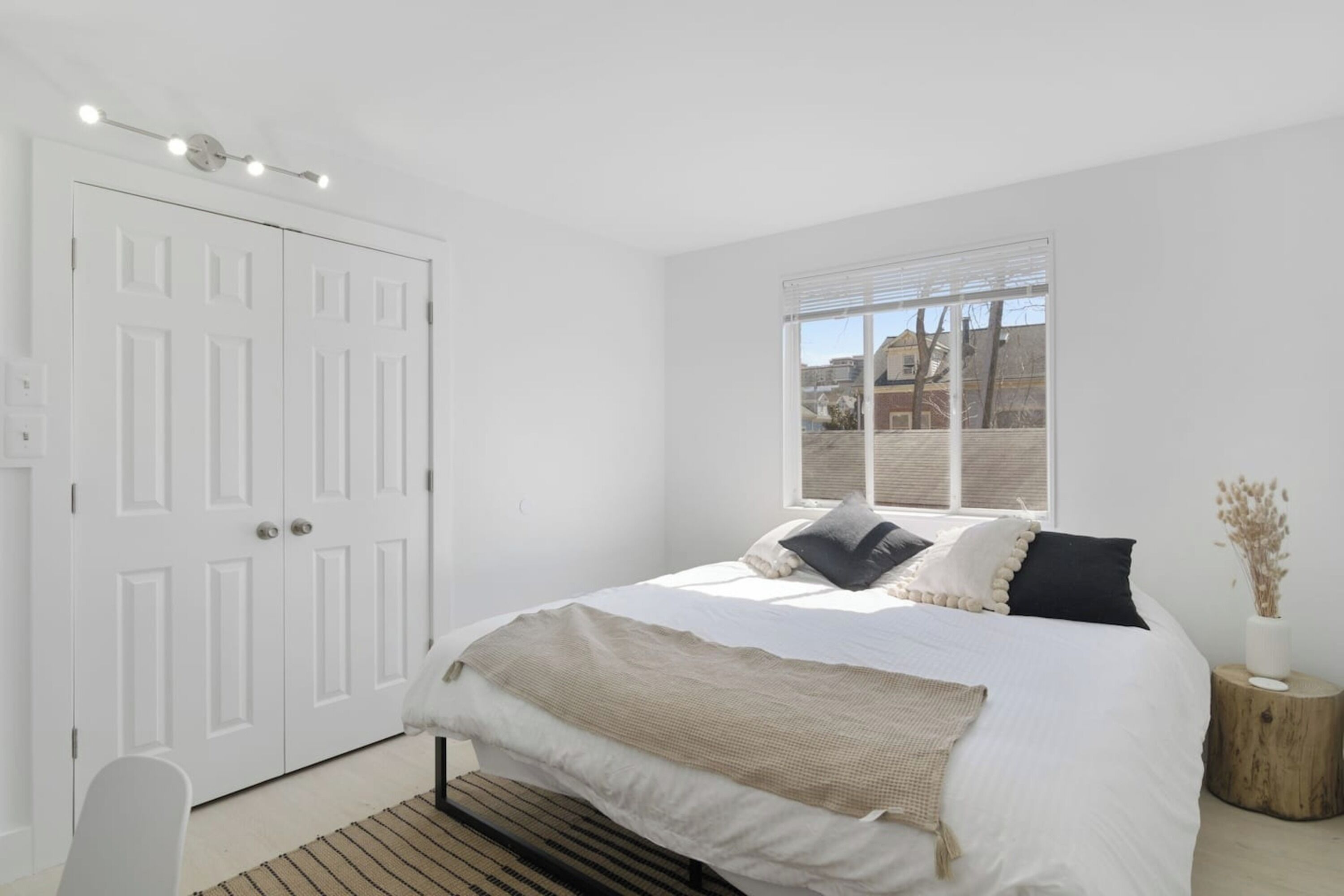 Signature Condo, 3 Bedrooms | 3 bedrooms, individually decorated, individually furnished, desk