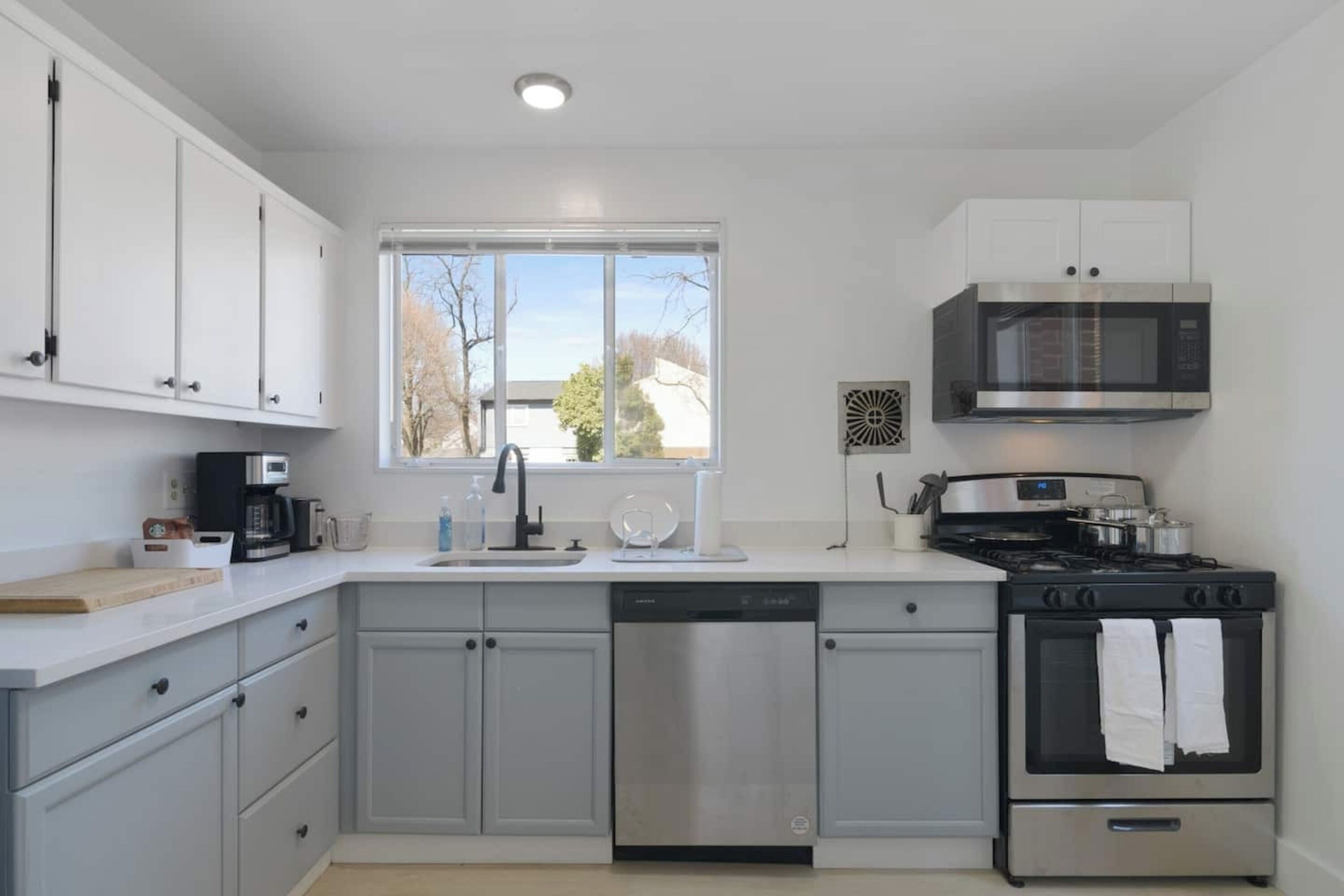 ซิกเนเจอร์คอนโด, 3 ห้องนอน | ครัวส่วนตัว | ตู้เย็น, ไมโครเวฟ, เตาอบ, เตาประกอบอาหาร