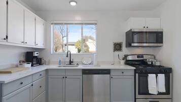 Signature Condo, 3 Bedrooms | Private kitchen | Fridge, microwave, oven, stovetop