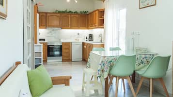 Apartamento | Cozinha privada | Geladeira grande, fogão, cooktop, lava-louças