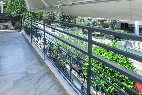 Apartment | Balcony - Classical 2 Bd Beauty Apt in Chalandri (Chalandri)