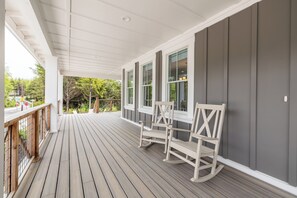 Terrace/patio - *New* Seabrook's The Laurelhurst: Dog Friendly! (Pacific Beach)