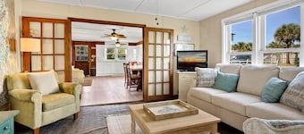 OCEANFRONT, Four Bedroom 2 Bath Beach house ~ The Ravissant!