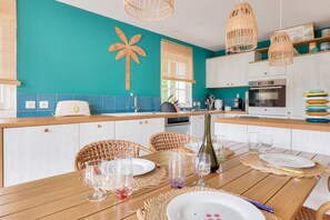 Fridge, microwave, oven, dishwasher - House for 8 with pool 500m from the beach (Arradon)