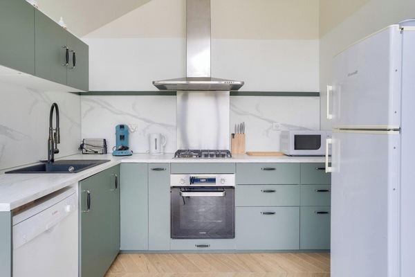 Fridge, microwave, oven, dishwasher