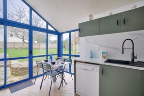 Fridge, microwave, oven, dishwasher - Quiet house for 6 - Less than 2km from the beach (Dinard)